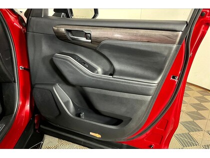 used 2023 Toyota Highlander car, priced at $55,998