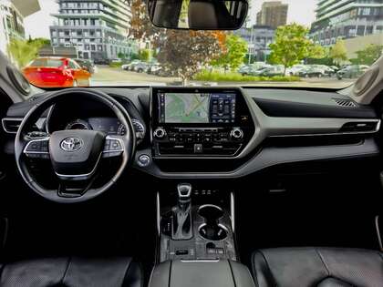 used 2022 Toyota Highlander car, priced at $44,495