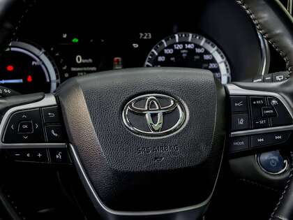 used 2022 Toyota Highlander car, priced at $44,495
