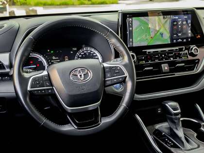 used 2022 Toyota Highlander car, priced at $44,495
