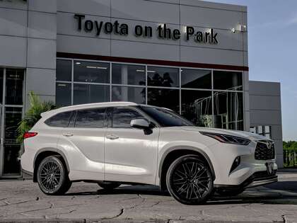used 2022 Toyota Highlander car, priced at $44,495