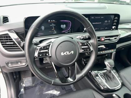 used 2025 Kia Seltos car, priced at $29,999