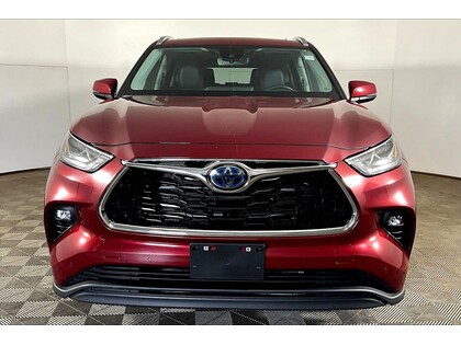 used 2024 Toyota Highlander car, priced at $55,998
