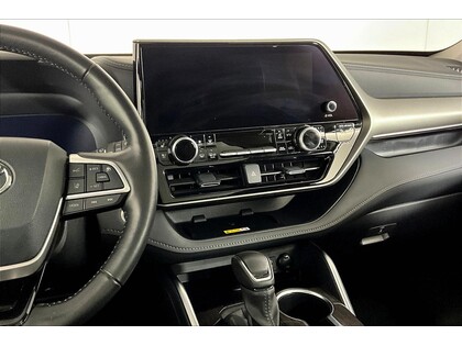 used 2024 Toyota Highlander car, priced at $55,998