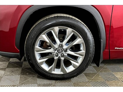 used 2024 Toyota Highlander car, priced at $55,998