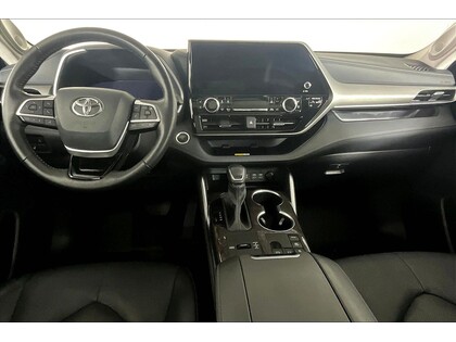 used 2024 Toyota Highlander car, priced at $55,998