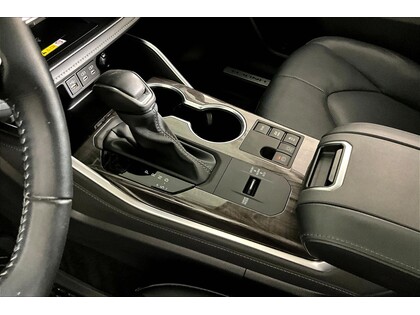 used 2024 Toyota Highlander car, priced at $55,998