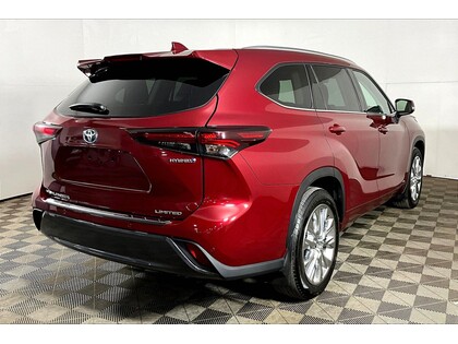 used 2024 Toyota Highlander car, priced at $55,998