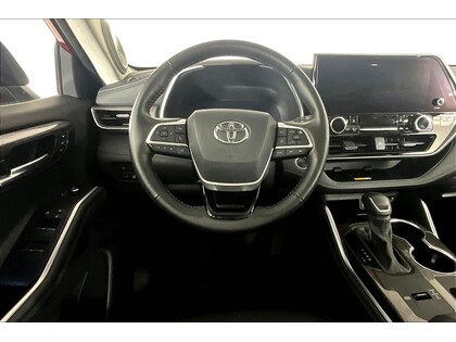 used 2024 Toyota Highlander car, priced at $55,998