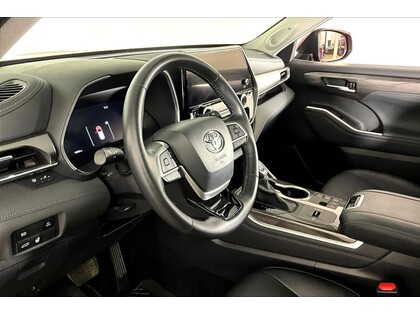 used 2024 Toyota Highlander car, priced at $55,998