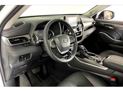 used 2022 Toyota Highlander car, priced at $44,998