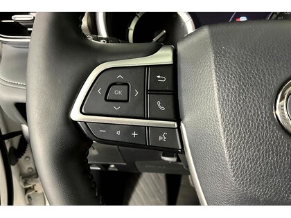 used 2022 Toyota Highlander car, priced at $44,998