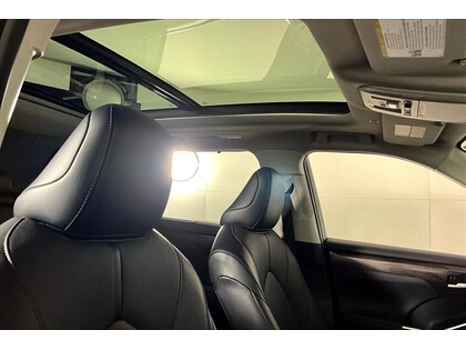 used 2022 Toyota Highlander car, priced at $44,998