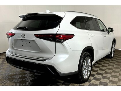 used 2022 Toyota Highlander car, priced at $44,998