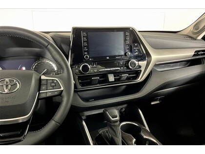 used 2022 Toyota Highlander car, priced at $44,998