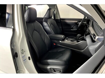 used 2022 Toyota Highlander car, priced at $44,998