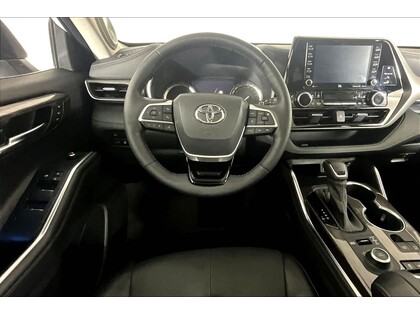 used 2022 Toyota Highlander car, priced at $44,998
