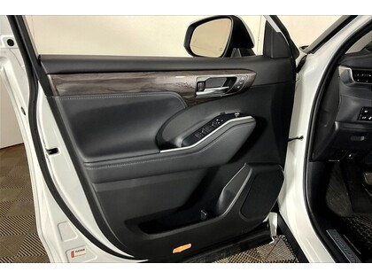 used 2022 Toyota Highlander car, priced at $44,998