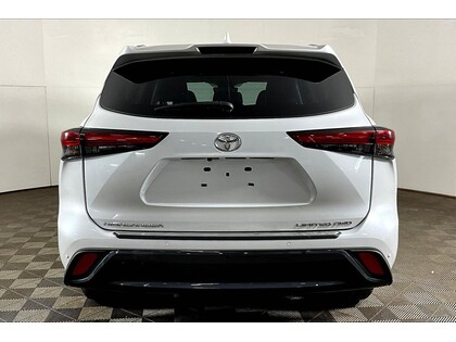 used 2022 Toyota Highlander car, priced at $44,998