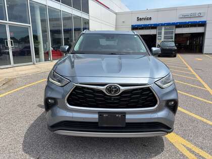 used 2021 Toyota Highlander car, priced at $39,995