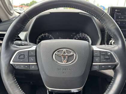 used 2021 Toyota Highlander car, priced at $39,995