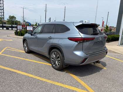 used 2021 Toyota Highlander car, priced at $39,995