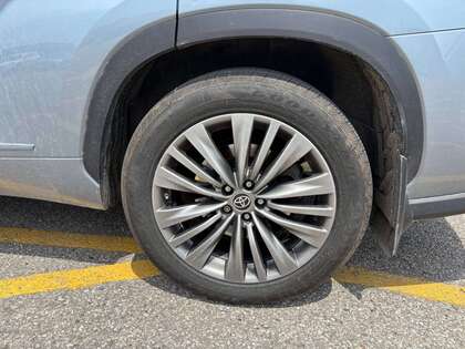 used 2021 Toyota Highlander car, priced at $39,995