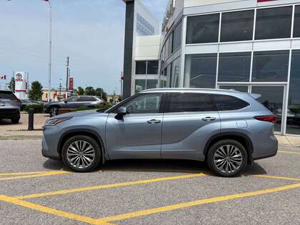used 2021 Toyota Highlander car, priced at $39,995