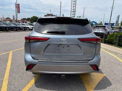 used 2021 Toyota Highlander car, priced at $39,995