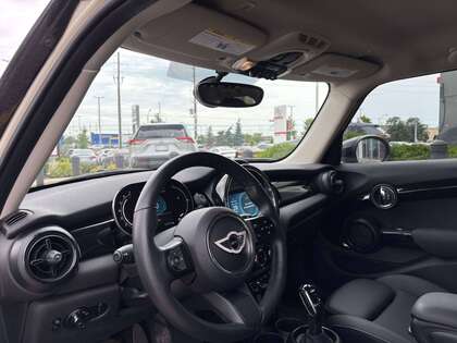 used 2022 MINI 5 Door car, priced at $25,995