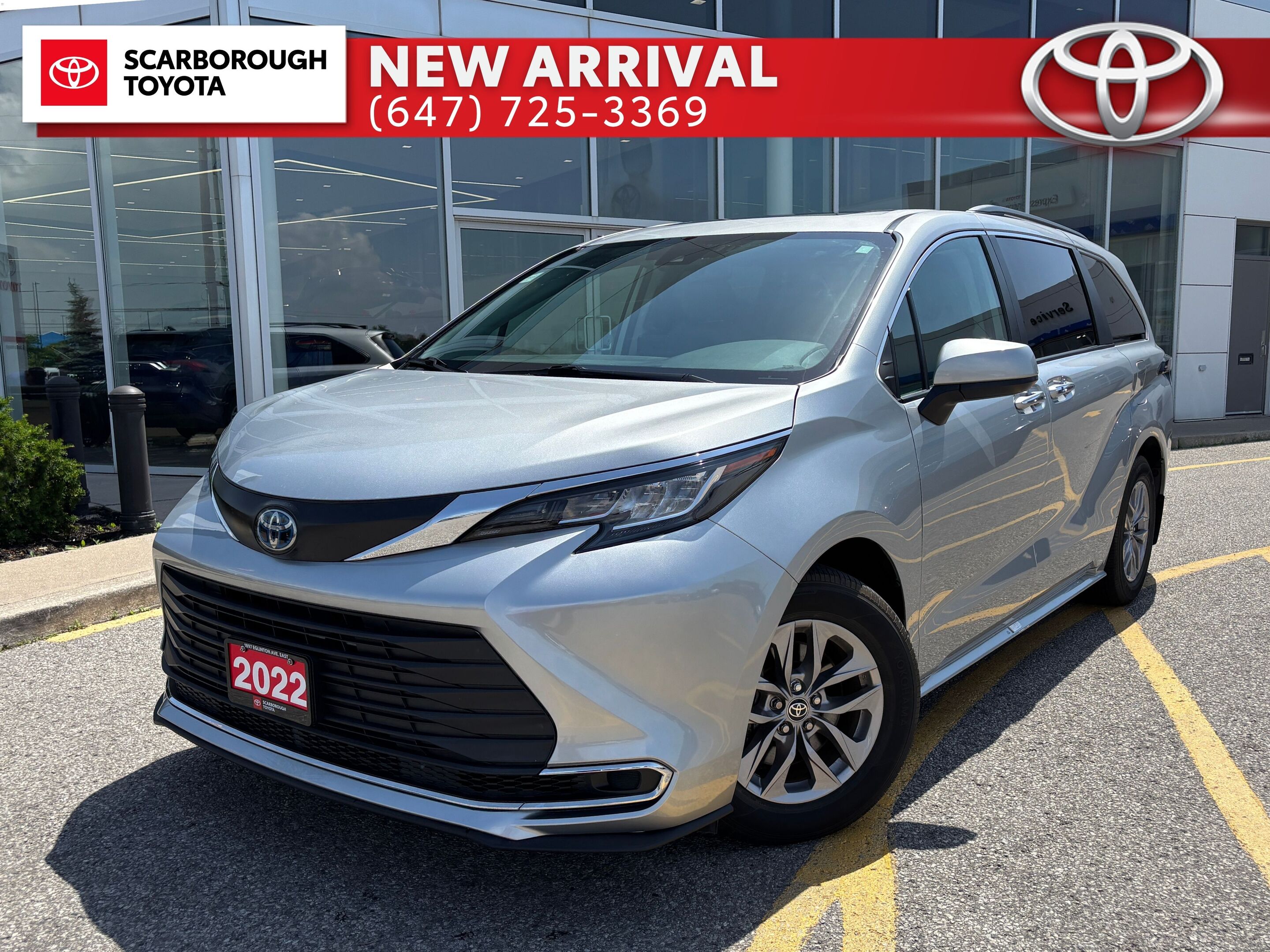 Celestial Silver Metallic 2022 Toyota Sienna Minivan Front-Wheel Drive Automatic