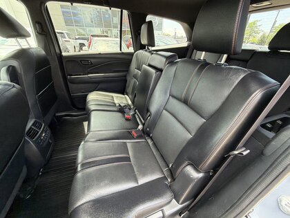 used 2022 Honda Pilot car, priced at $39,880