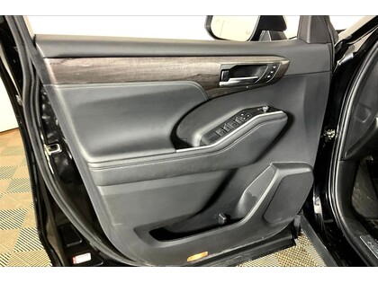 used 2023 Toyota Highlander car, priced at $51,998