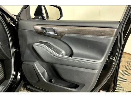 used 2023 Toyota Highlander car, priced at $51,998