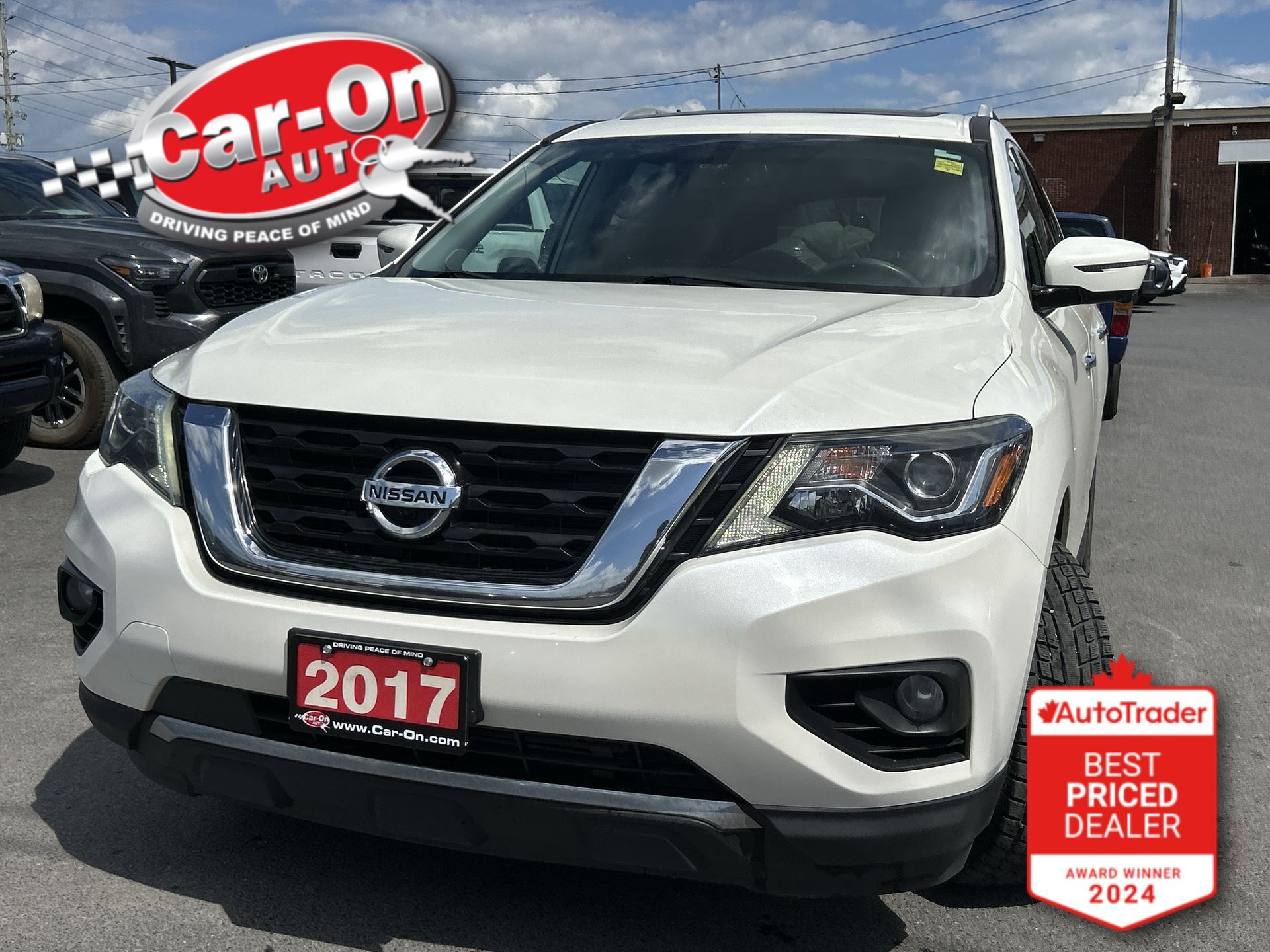 White 2017 Nissan Pathfinder SUV / Crossover Four-Wheel Drive Automatic