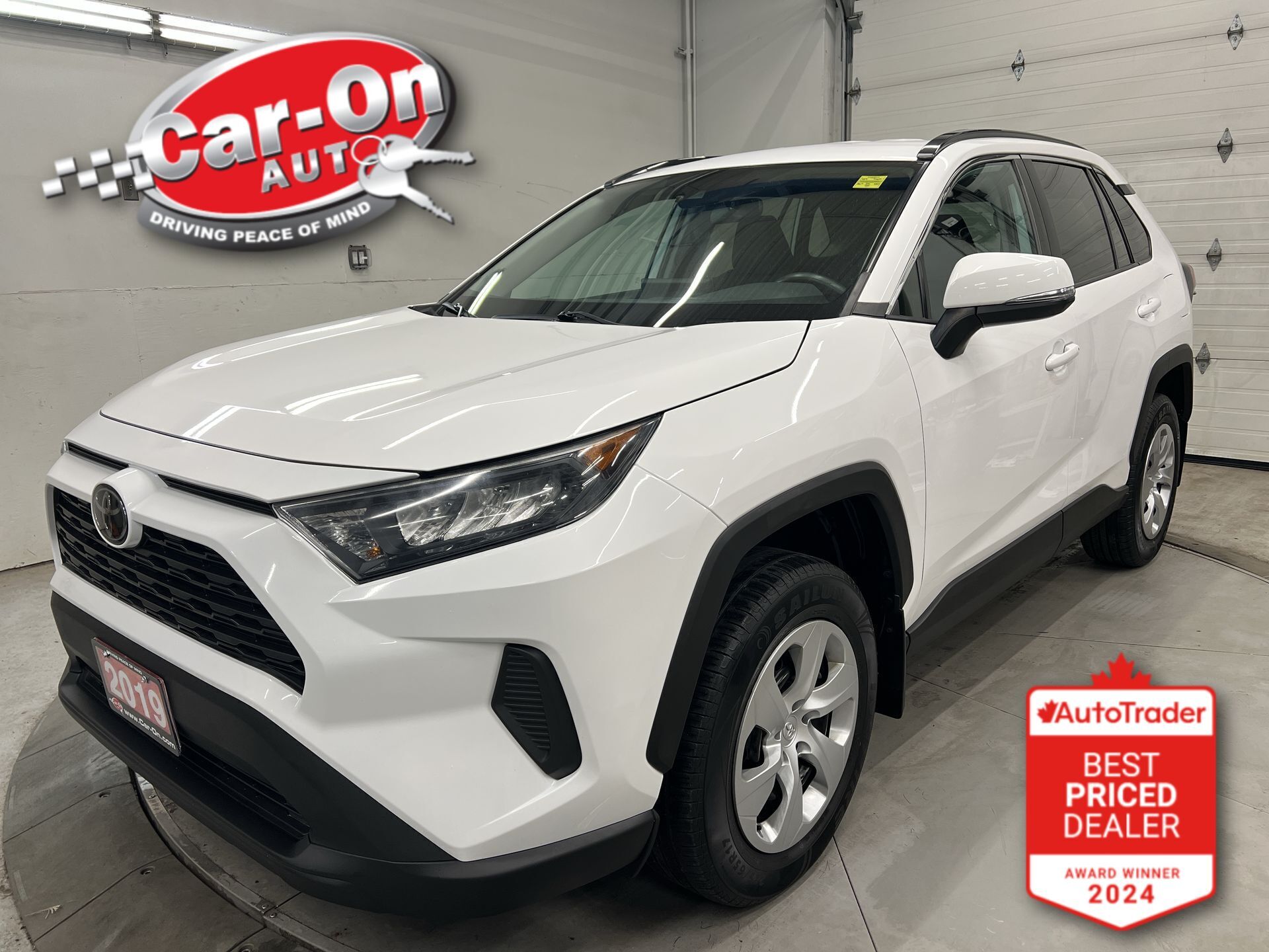 White 2019 Toyota RAV4 SUV / Crossover Front-Wheel Drive Automatic