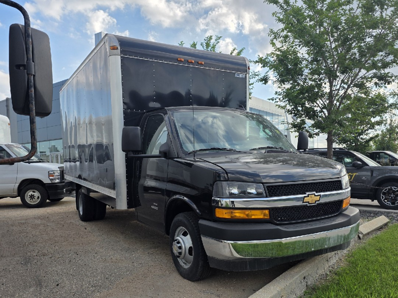 2025 Chevrolet Express Commercial Cutaway