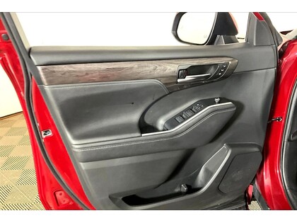 used 2020 Toyota Highlander car, priced at $36,998