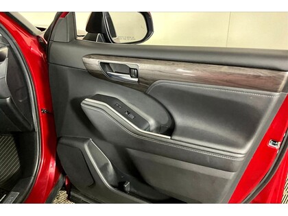 used 2020 Toyota Highlander car, priced at $36,998