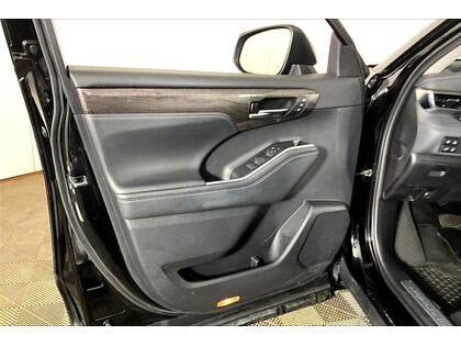 used 2021 Toyota Highlander car, priced at $40,998
