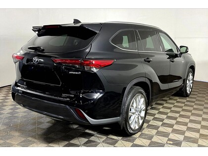 used 2021 Toyota Highlander car, priced at $40,998