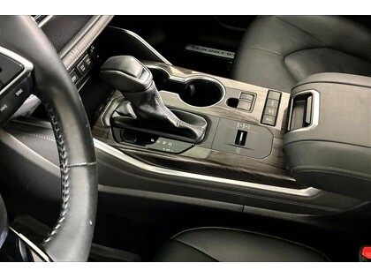 used 2021 Toyota Highlander car, priced at $40,998