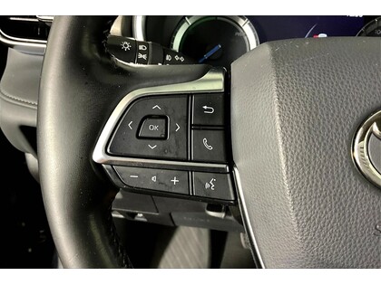 used 2021 Toyota Highlander car, priced at $40,998