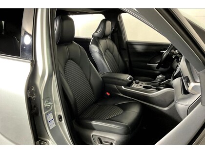 used 2021 Toyota Highlander car, priced at $40,998