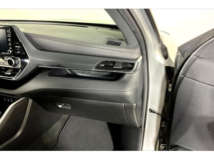 used 2021 Toyota Highlander car, priced at $40,998