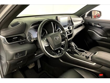 used 2021 Toyota Highlander car, priced at $40,998