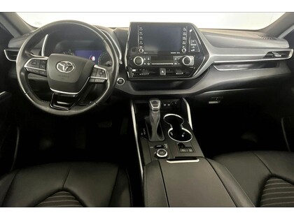 used 2021 Toyota Highlander car, priced at $40,998