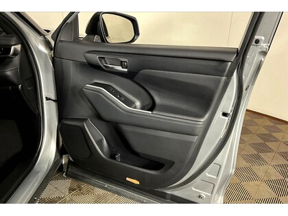 used 2021 Toyota Highlander car, priced at $40,998