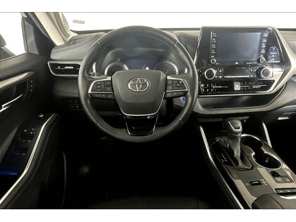 used 2021 Toyota Highlander car, priced at $40,998