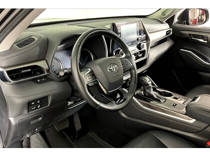 used 2021 Toyota Highlander car, priced at $40,998